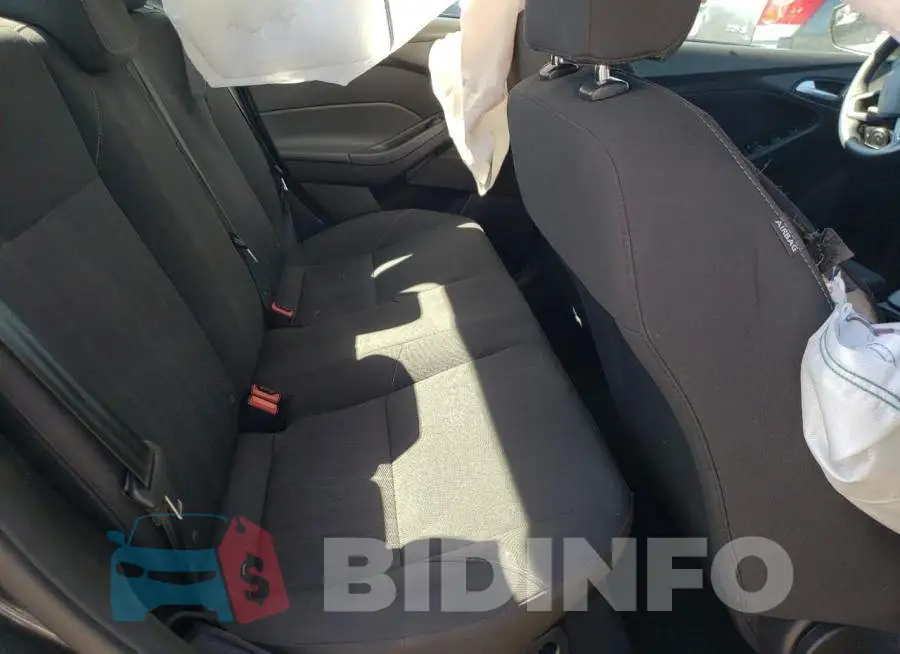 1FADP3F25GL243034 Photo# 6
