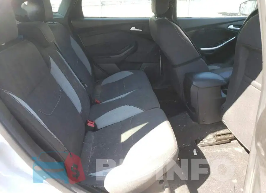 1FADP3L94HL311469 Photo# 6