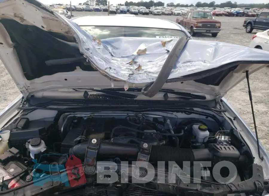 1N6BD0CT5KN757157 Photo# 7