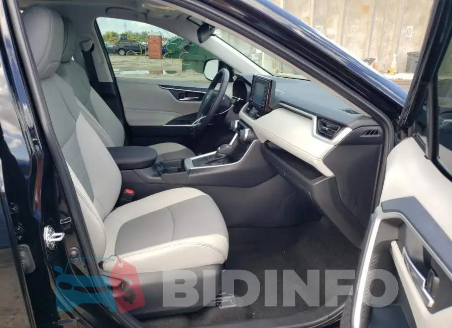 2T3C1RFV3MC172043 Photo# 5