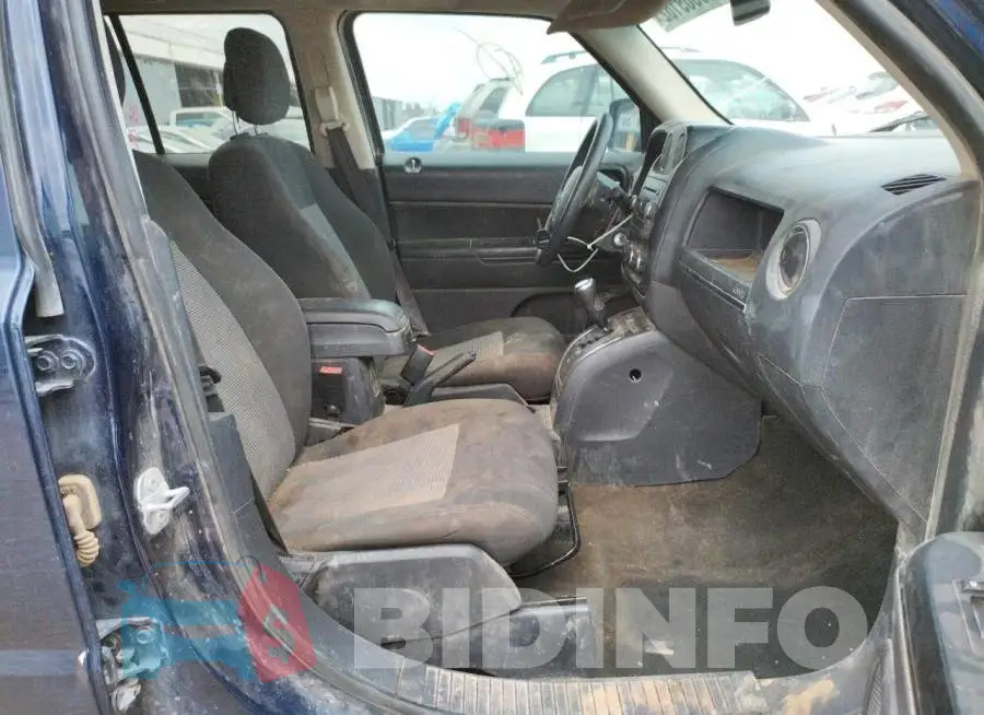 1C4NJPBB6HD158003 Photo# 5