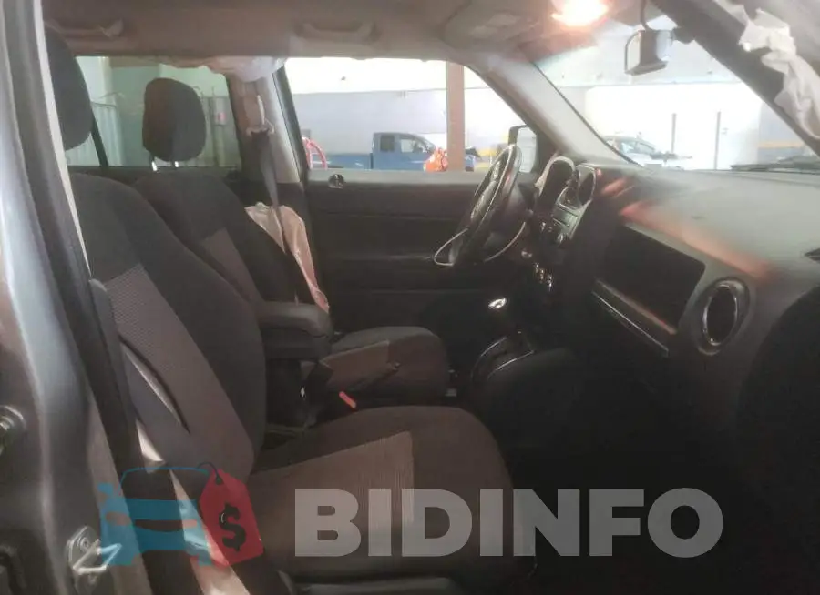 1C4NJRFB8GD714364 Photo# 5