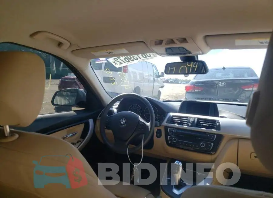 WBA8E5G51JNU47005 Photo# 9