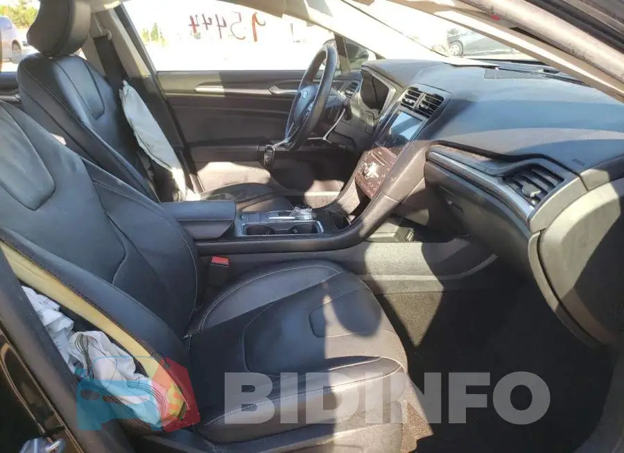 3FA6P0K96KR120198 Photo# 5