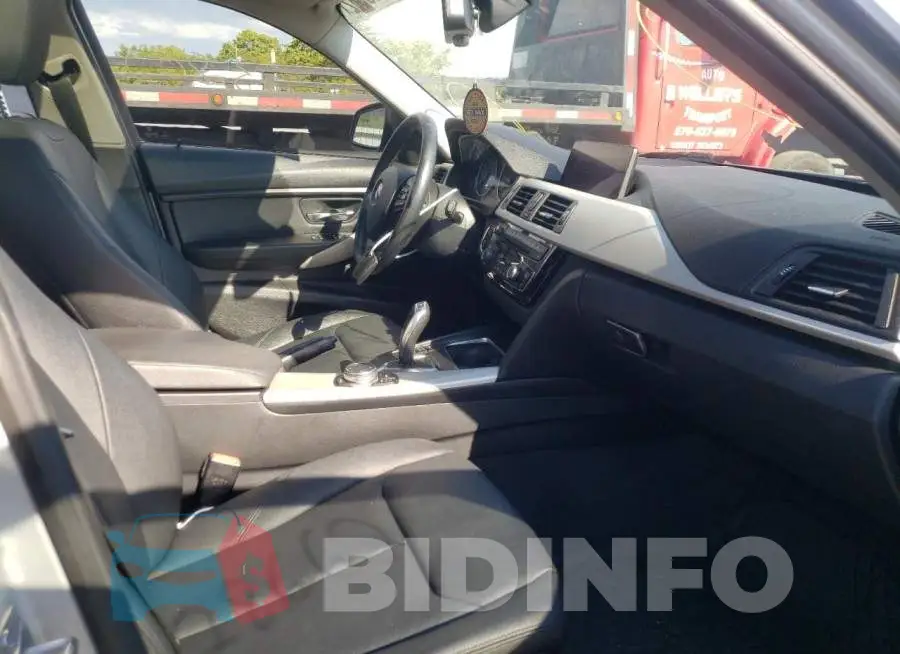 WBA8A3C55GK689697 Photo# 5