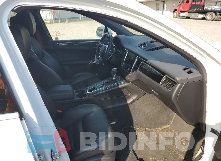 WP1AB2A53JLB38571 Photo# 5