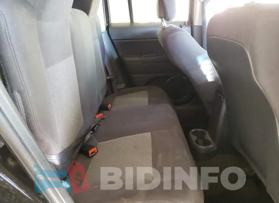 1C4NJRFB1GD618883 Photo# 6