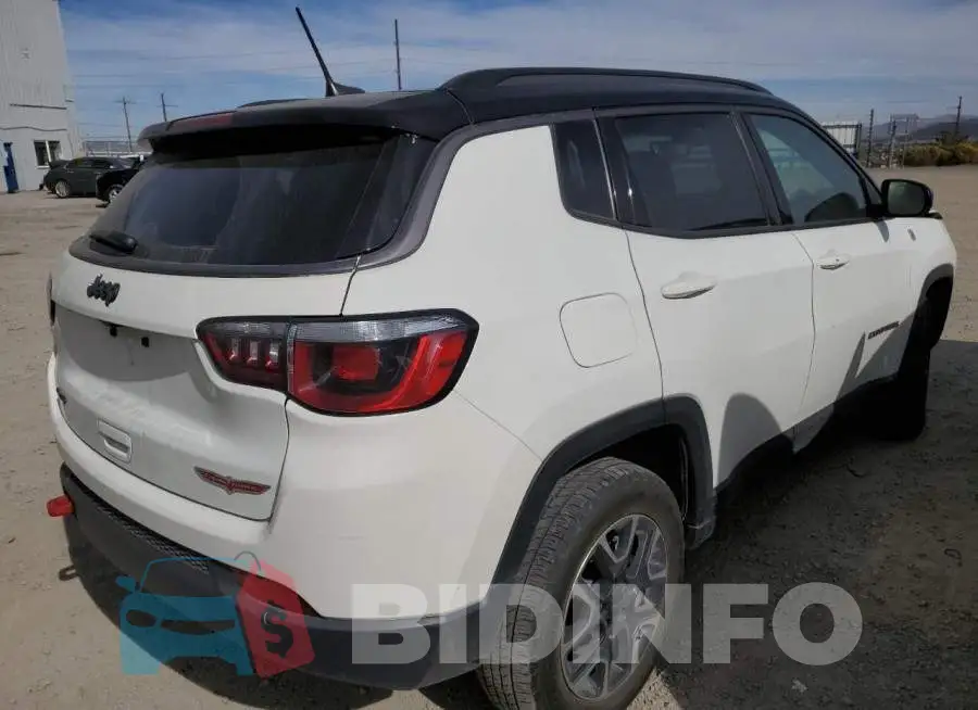 3C4NJDDB2LT163715 Photo# 4