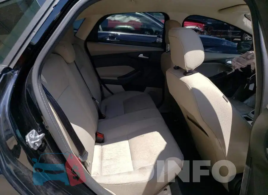 1FADP3F22JL246061 Photo# 6