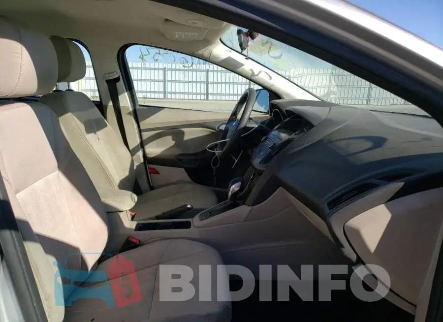 1FADP3F27JL280545 Photo# 5