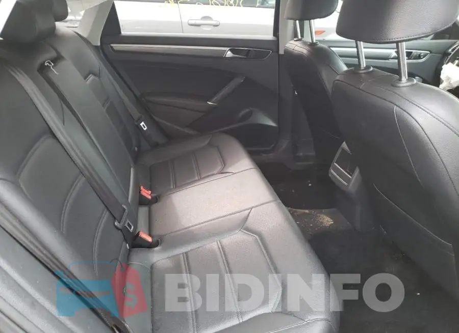 1VWDT7A38HC011801 Photo# 6