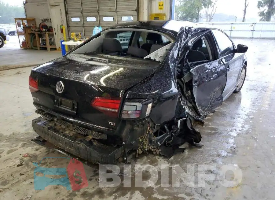 3VW2B7AJ4JM222099 Photo# 4
