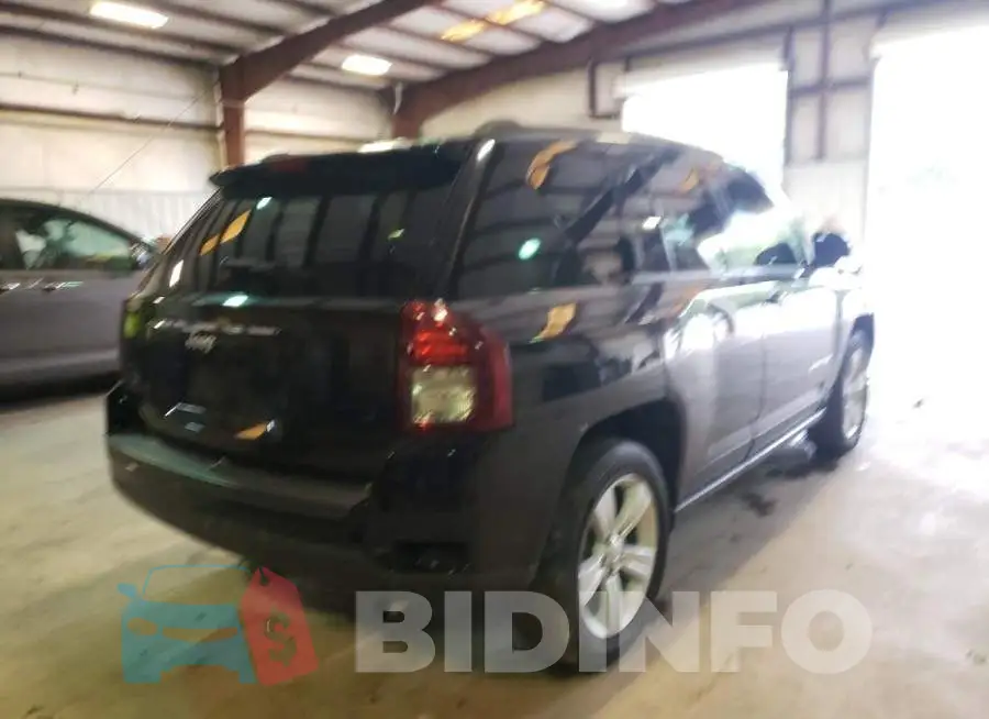 1C4NJCBA7GD553435 Photo# 4
