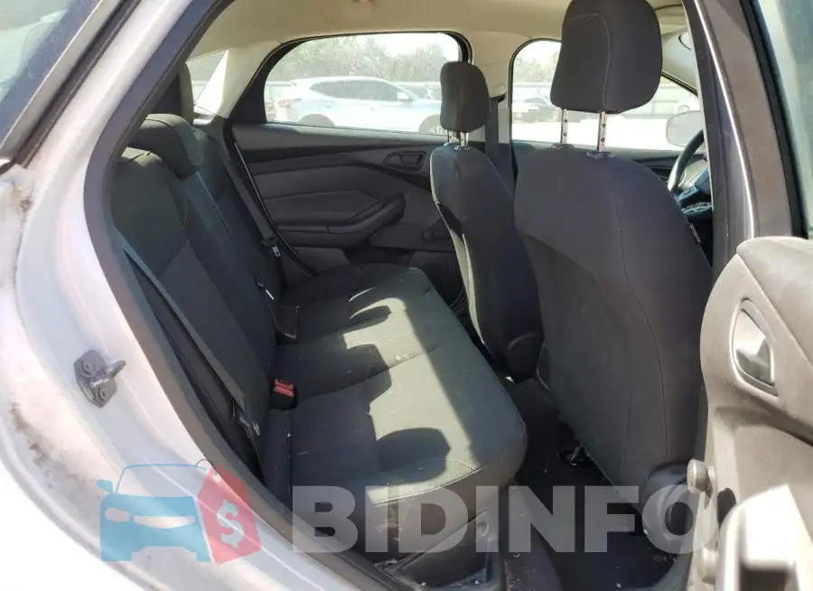 1FADP3E27JL235851 Photo# 6