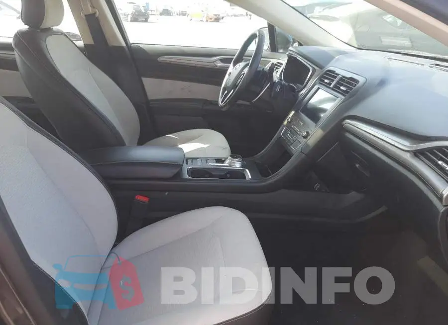3FA6P0HD9KR246664 Photo# 5