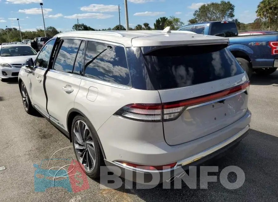 5LM5J7XC8LGL21915 Photo# 3