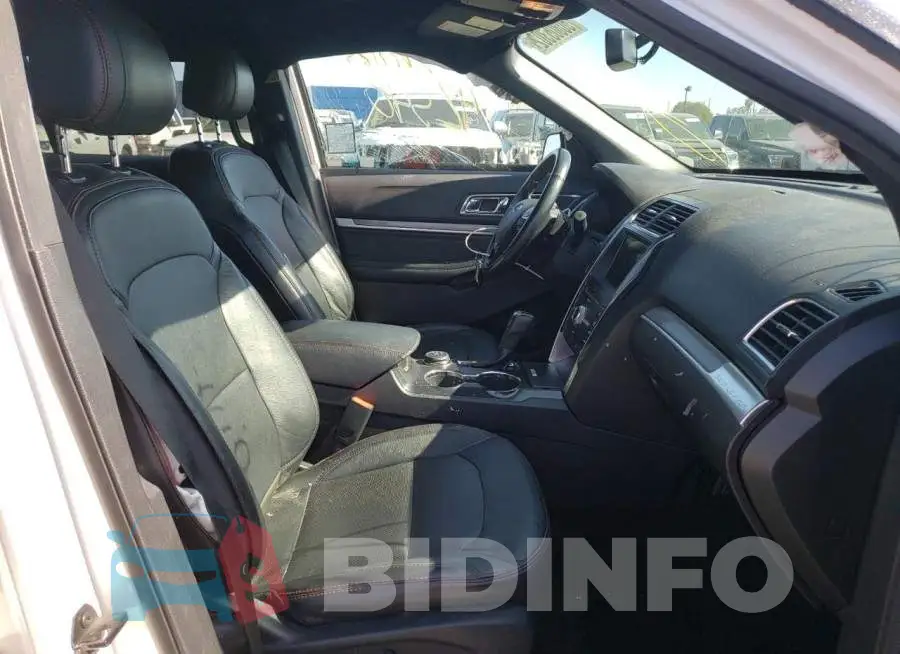 1FM5K8GT4HGD89738 Photo# 5