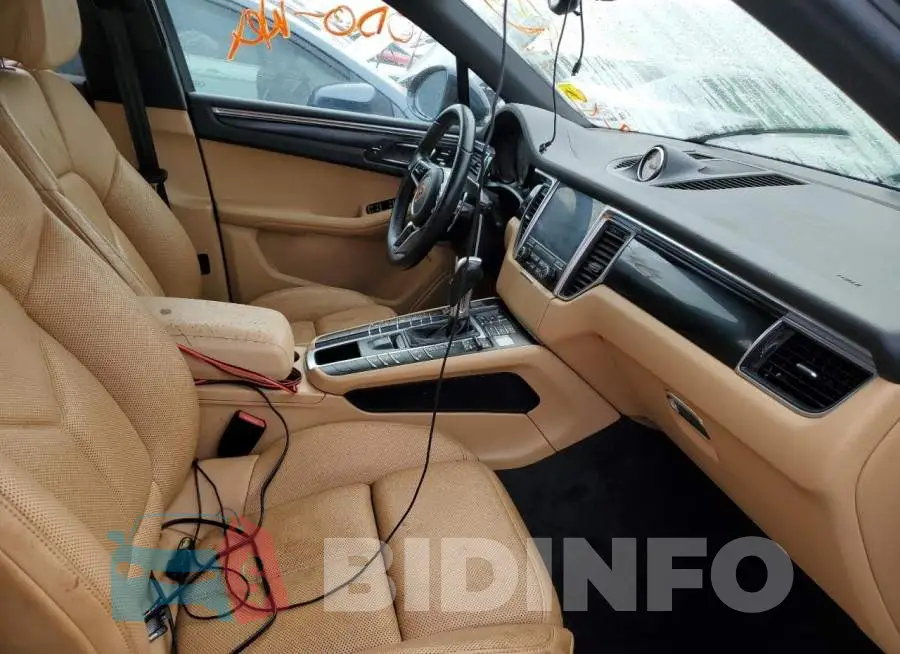 WP1AA2A52HLB81683 Photo# 5
