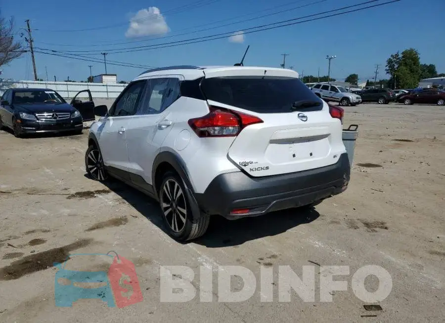 3N1CP5CU8JL542653 Photo# 3