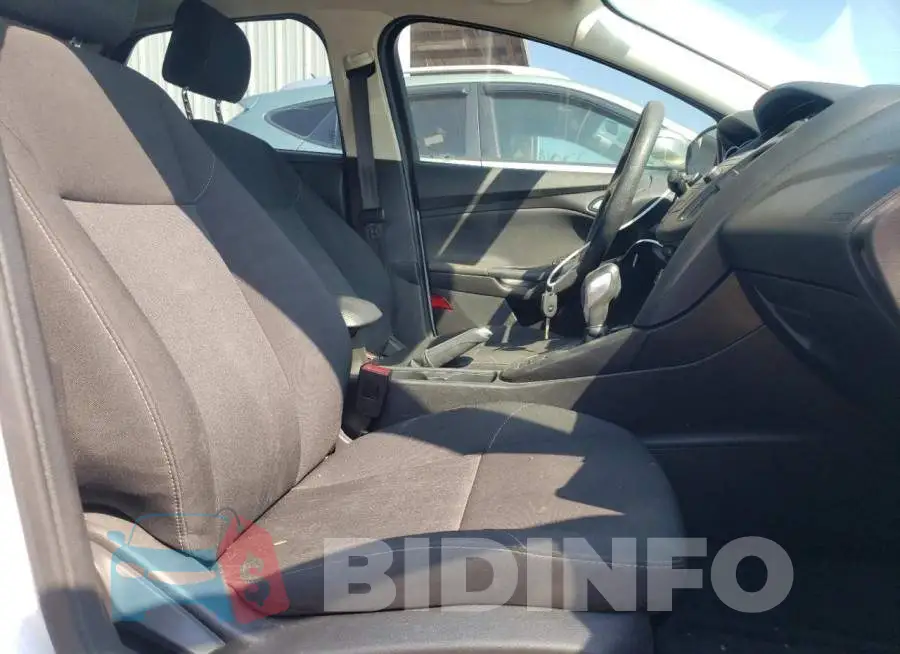 1FADP3F22GL238096 Photo# 5