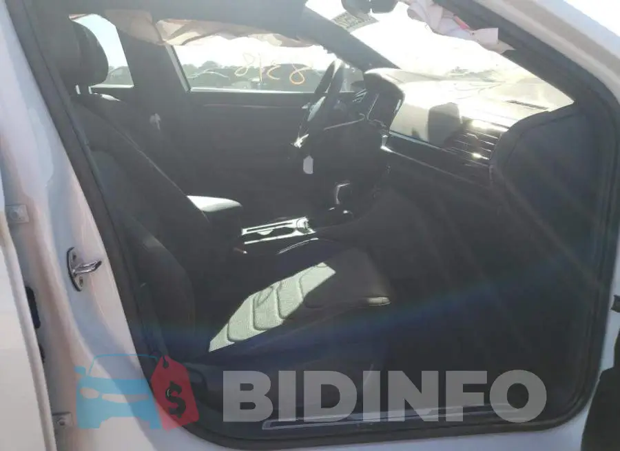 3VW2T7BU8NM014822 Photo# 5