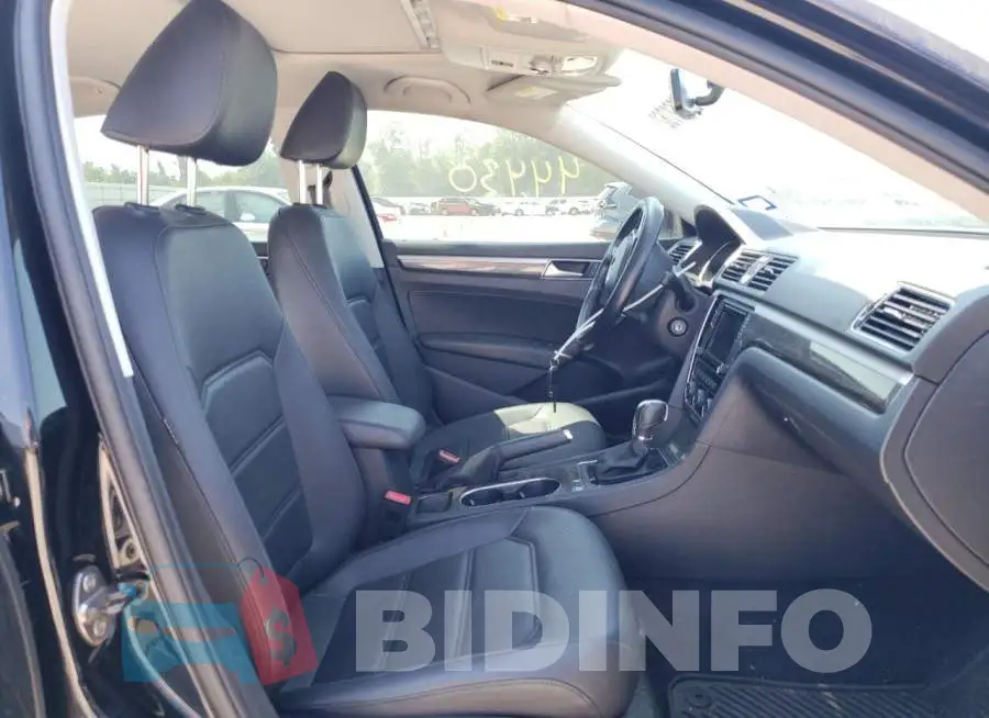 1VWBS7A39GC047182 Photo# 5
