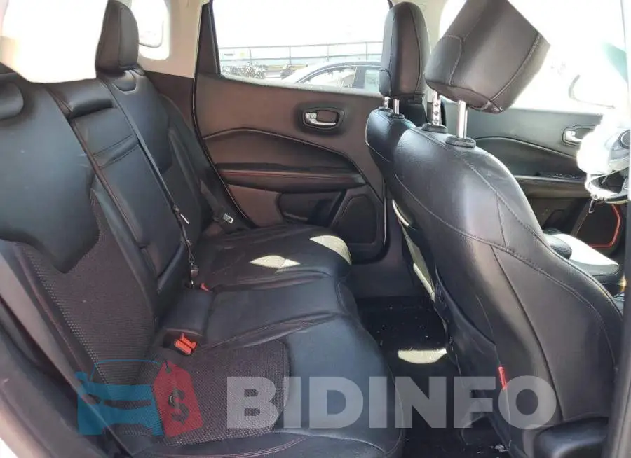 3C4NJDDB8JT451588 Photo# 6