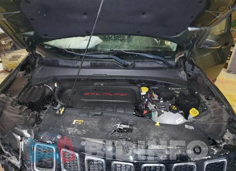 3C4NJDCB2JT437185 Photo# 7