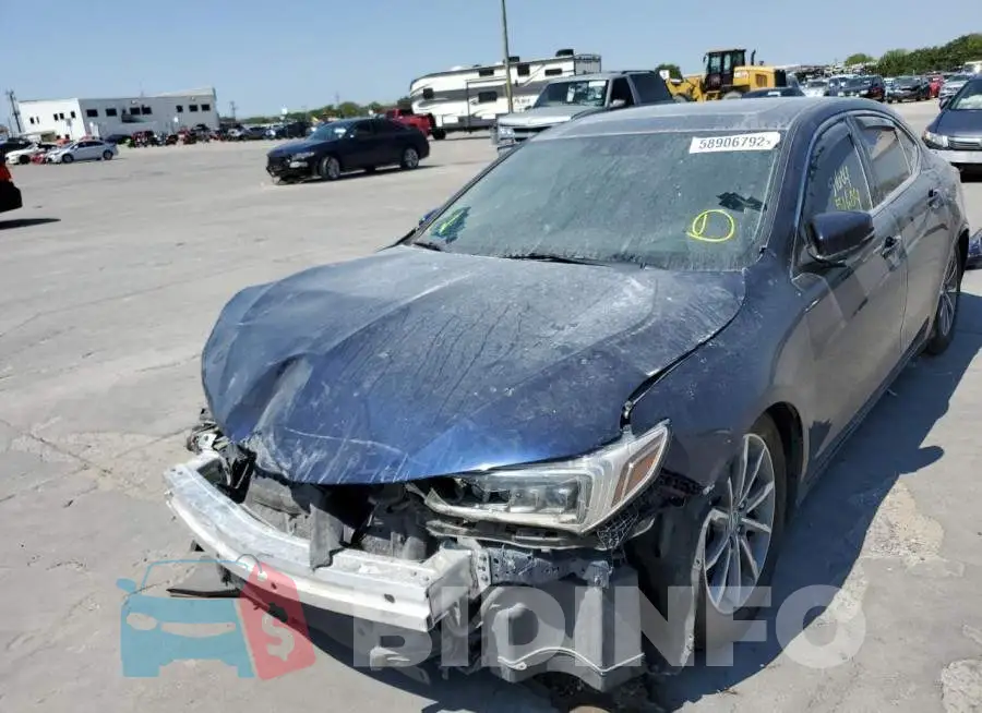 19UUB1F37JA005583 Photo# 2