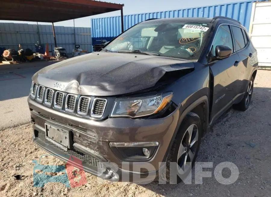 3C4NJDBBXJT135256 Photo# 2