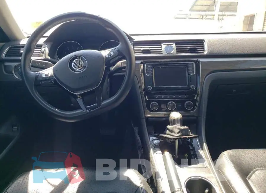 1VWGT7A32HC017350 Photo# 9