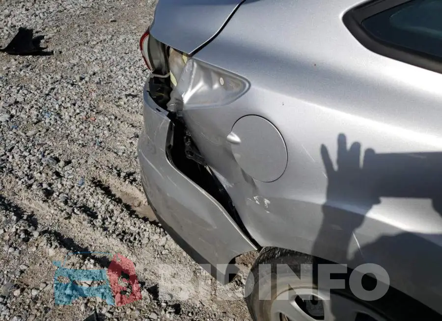 1FADP3E20GL352972 Photo# 9