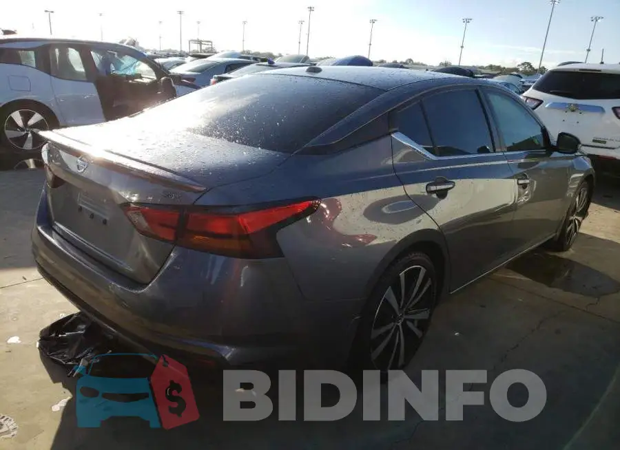 1N4BL4CV9KC135919 Photo# 4