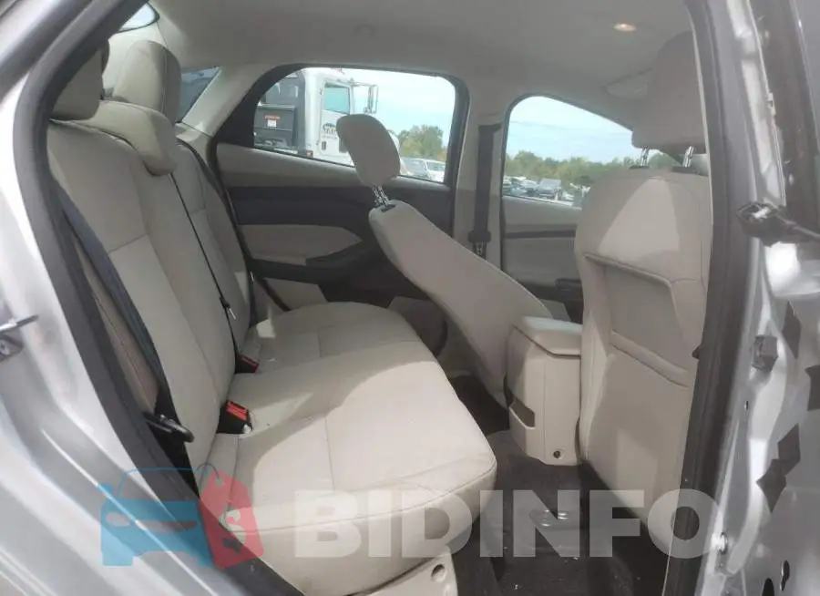 1FADP3F2XGL313594 Photo# 6