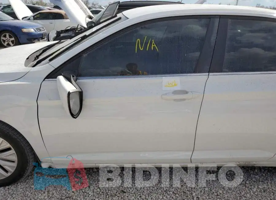 3VWCB7BU2KM263328 Photo# 9
