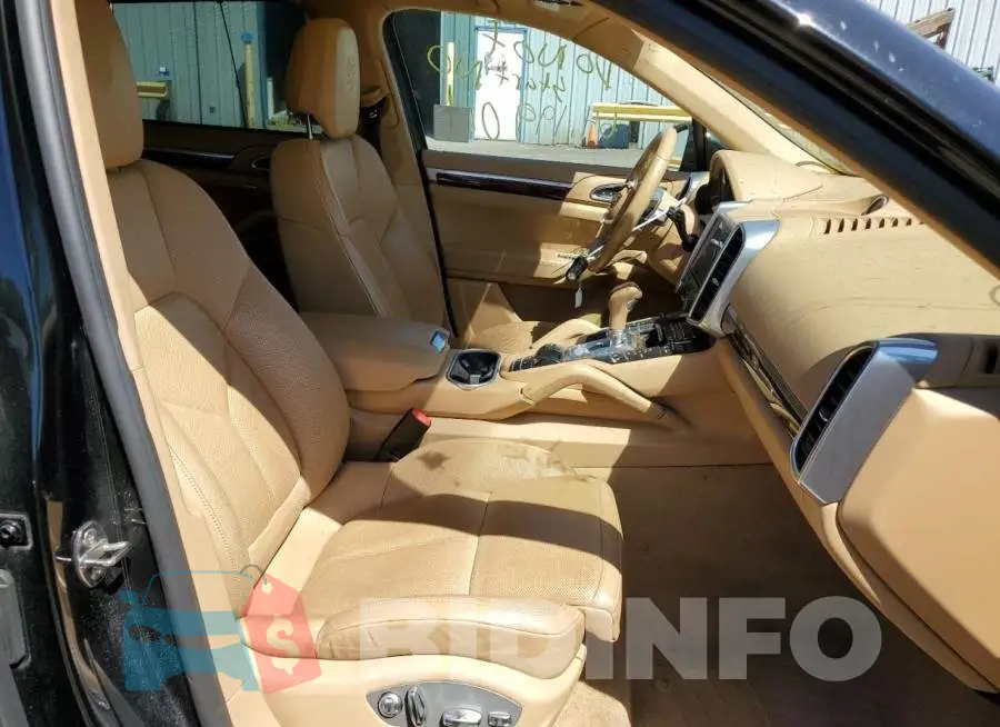 WP1AA2A28HKA84838 Photo# 5