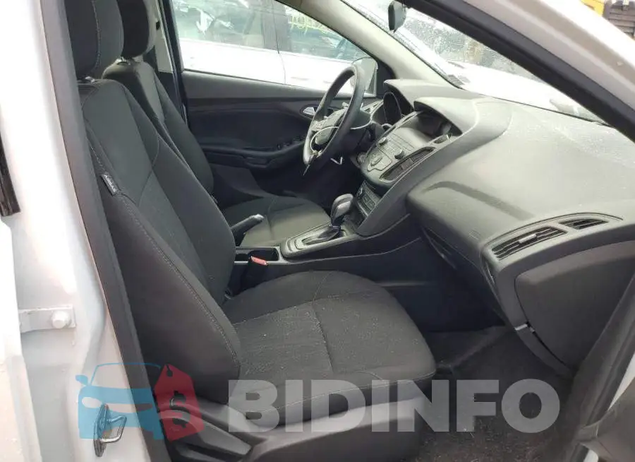 1FADP3F24JL270748 Photo# 5