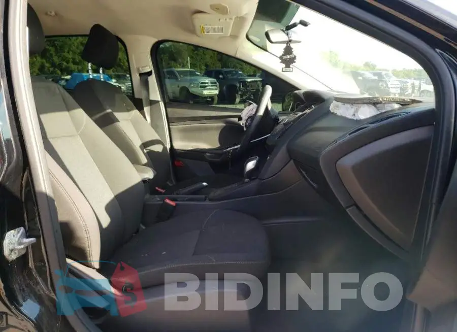 1FADP3F26GL277807 Photo# 5
