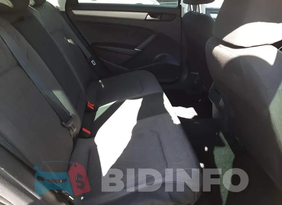 1VWAA7A35LC007643 Photo# 6