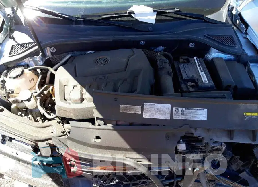 1VWLA7A35KC010744 Photo# 7