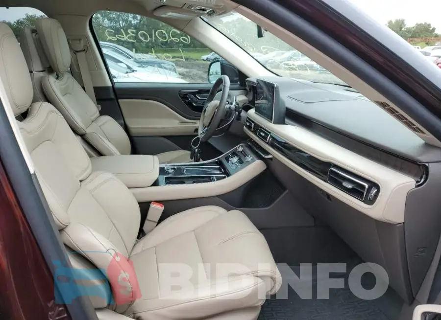 5LM5J7XC9MGL19043 Photo# 5