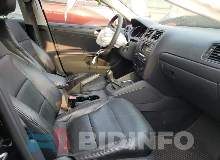 3VW167AJ7GM362916 Photo# 5