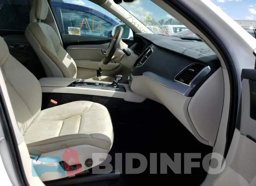 YV4102CK8M1705817 Photo# 5