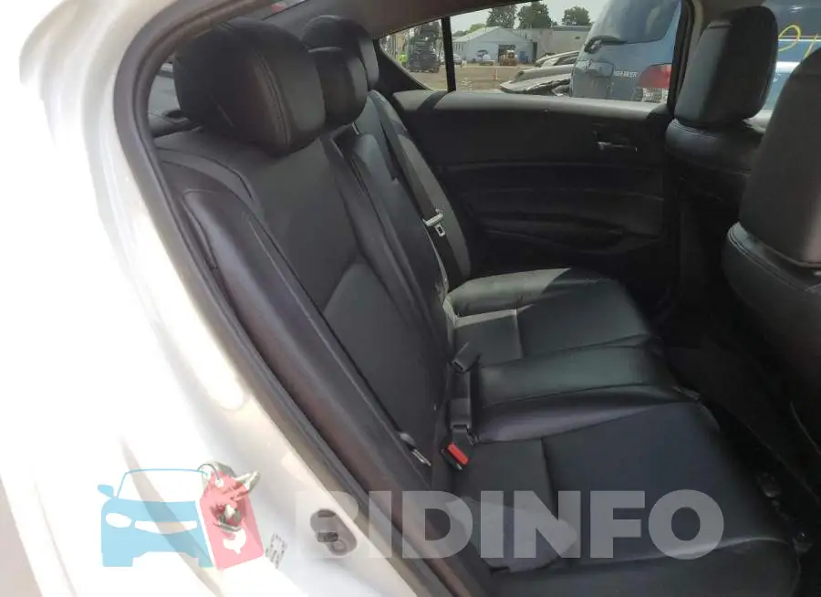 19UDE2F35JA001268 Photo# 6