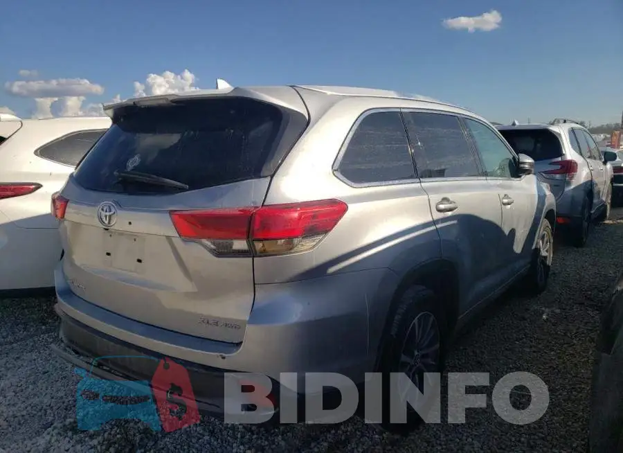 5TDJZRFH0JS842444 Photo# 4