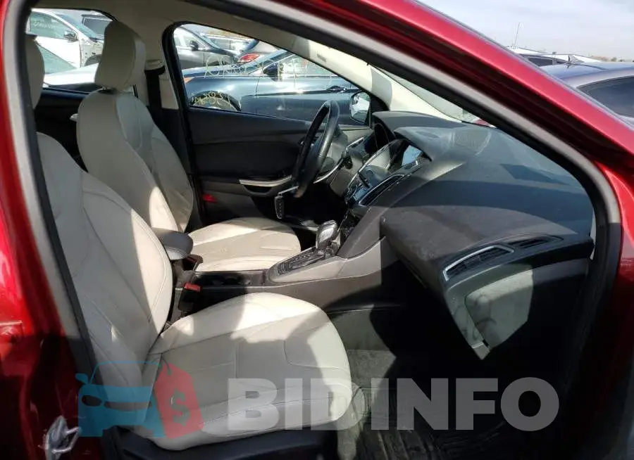 1FADP3J27GL250834 Photo# 5