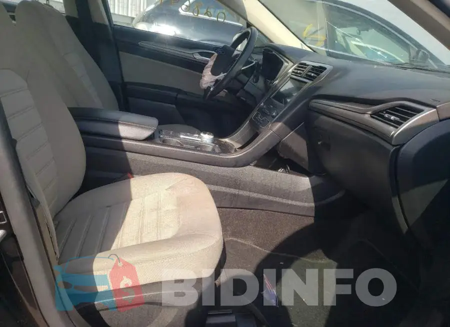 3FA6P0G77KR285555 Photo# 5