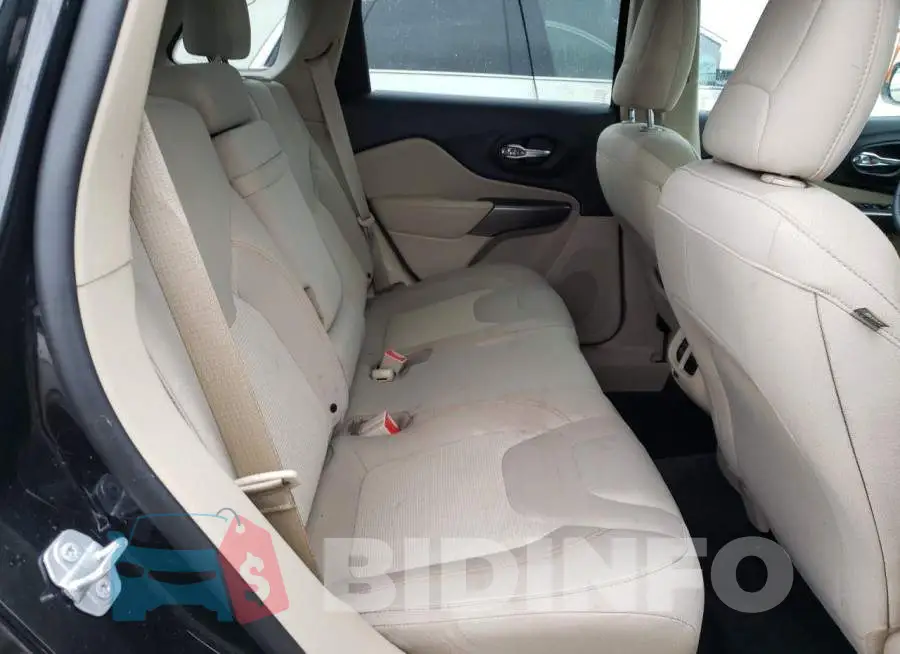 1C4PJLCB6KD272414 Photo# 6