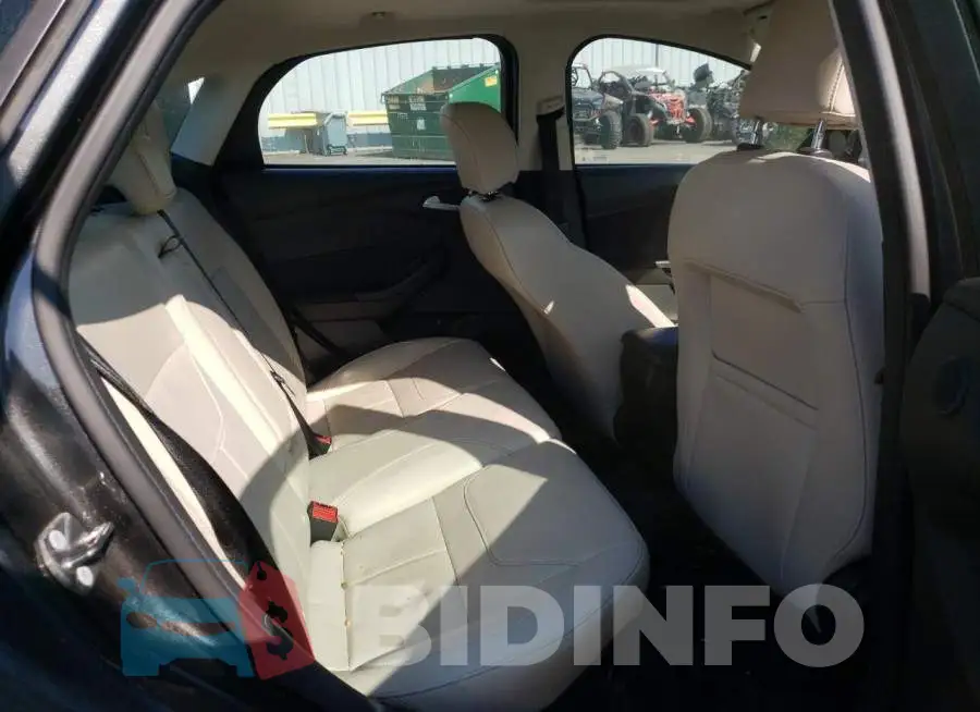 1FADP3J25HL279847 Photo# 6