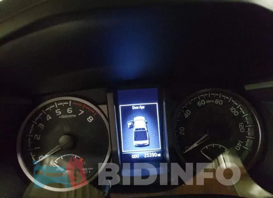 3TMCZ5AN1LM328619 Photo# 8